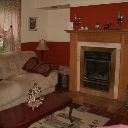 Ici Et Maintenant Bed and Breakfast Magog Exterior foto