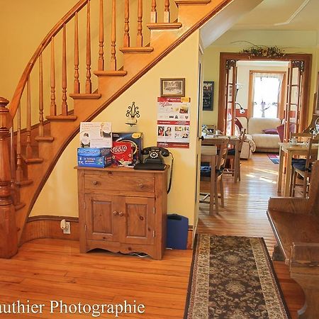 Ici Et Maintenant Bed and Breakfast Magog Exterior foto