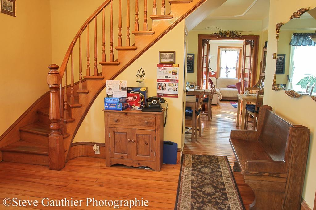 Ici Et Maintenant Bed and Breakfast Magog Exterior foto