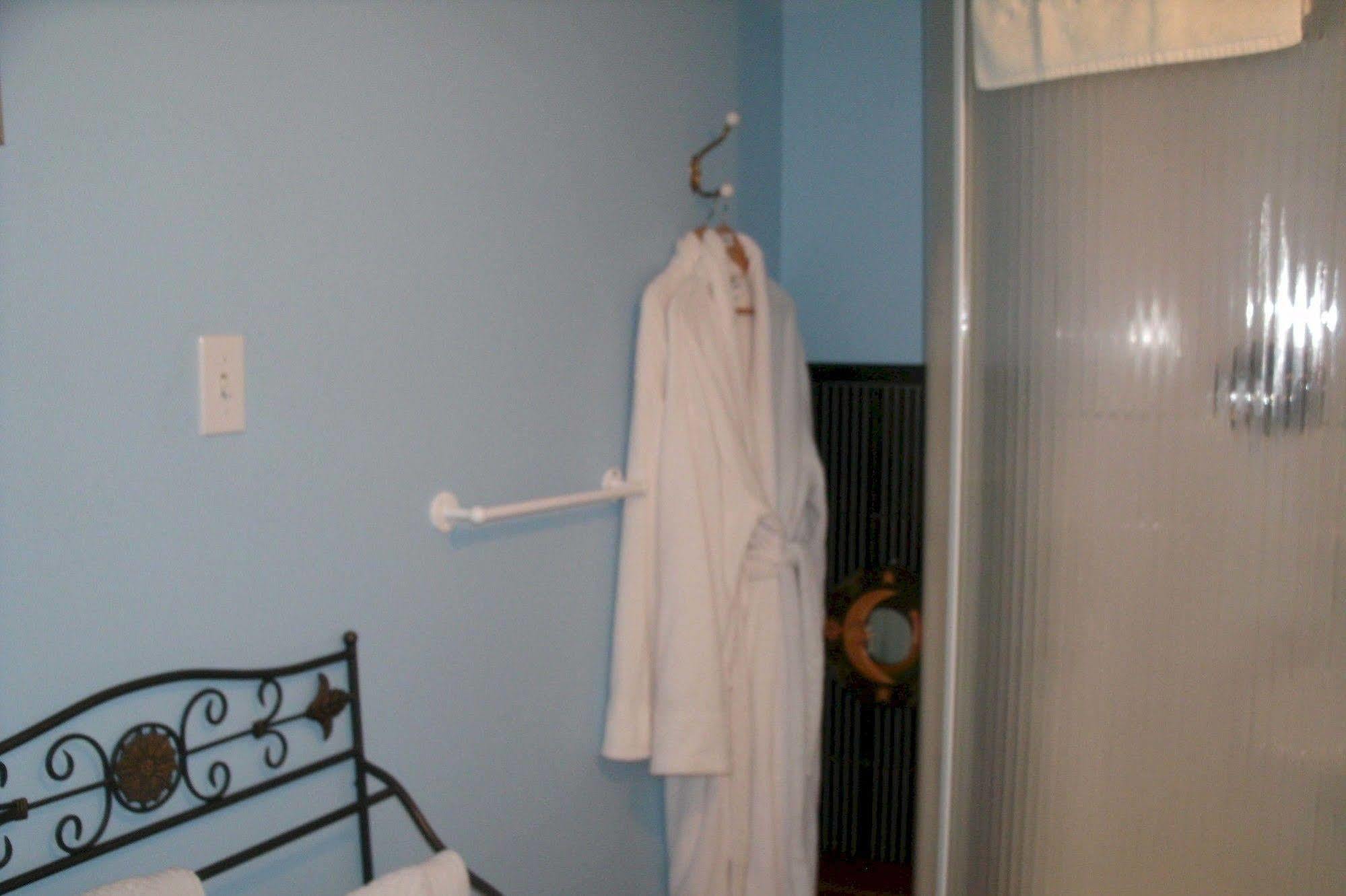 Ici Et Maintenant Bed and Breakfast Magog Exterior foto